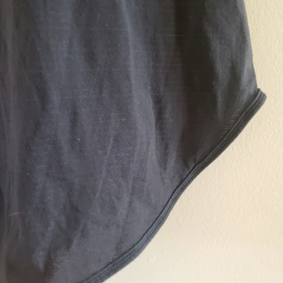 Lululemon Tank With Built In Bra - Racerback Size 8 - Picture 3 of 11